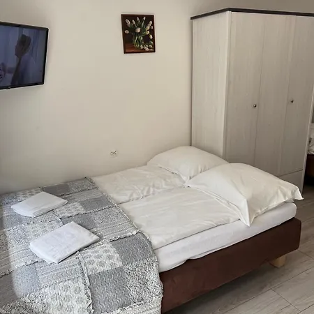 4 Pory Roku Bed and Breakfast 3*